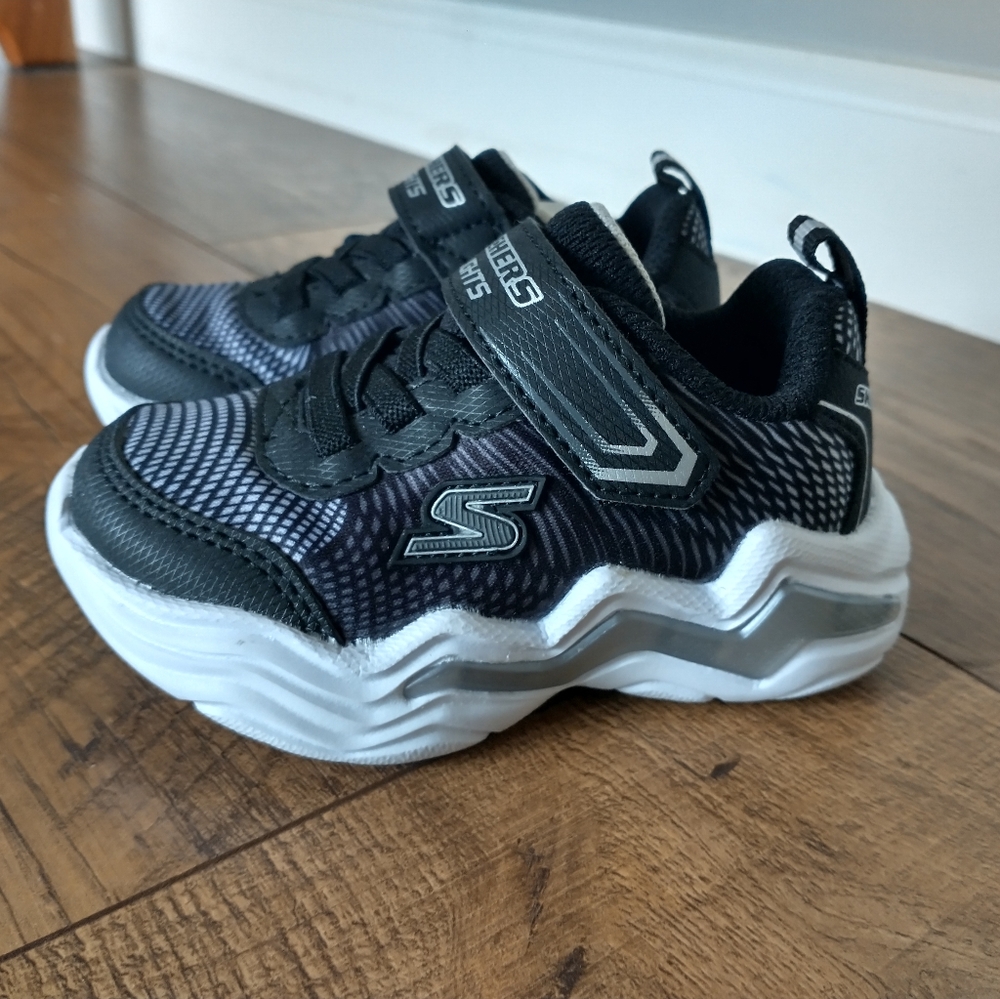 Sketchers kids erupters sneakers size 5
